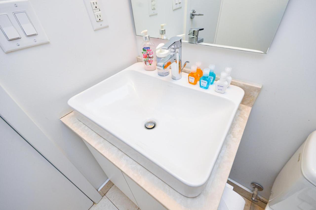 Downtown Toronto Condo Near Cn Tower, Mtcc, Rogers Center , Union Station Exterior photo