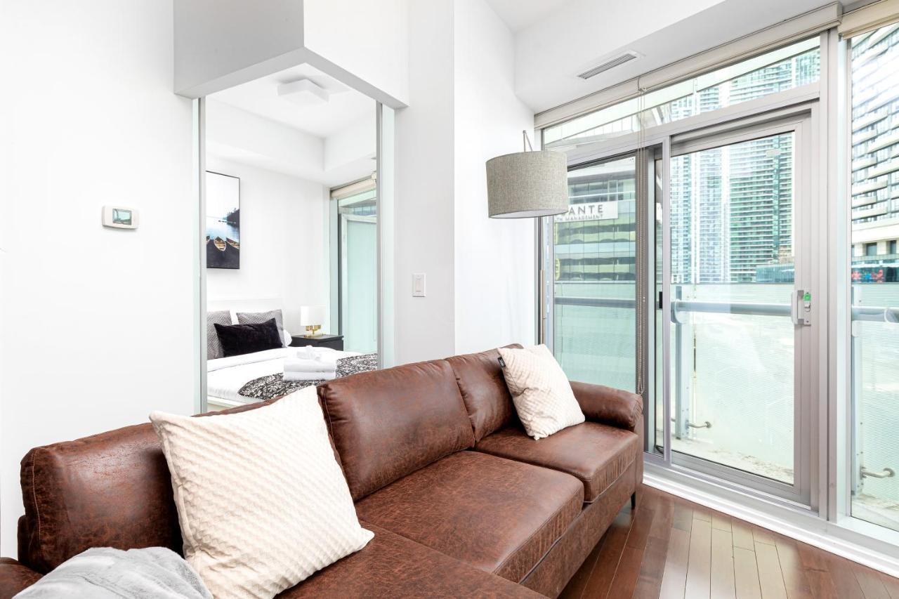 Downtown Toronto Condo Near Cn Tower, Mtcc, Rogers Center , Union Station Exterior photo